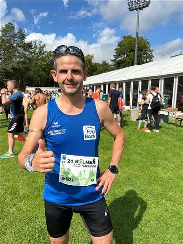 Michael Krämer strahlt glücklich und zufrieden in die Kamera mit Selbstauslösefunktion. Foto: Michael Krämer