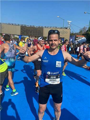 Michael Krämer vor dem Start am Torre del Oro, der Plaza de España.  Fotos: privat