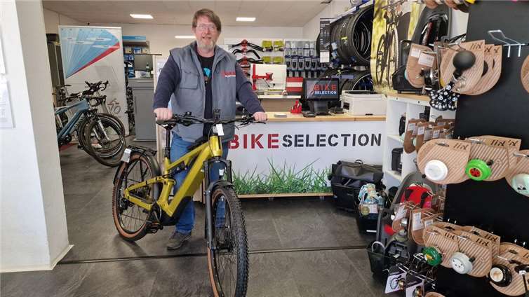 Michael Kröger bietet nicht nur besonders gute Räder an, auch besondere Farben sind möglich. Bei diesem hochpreisigen Rad weist die Farbe auch auf die Qualität hin: Goldstandard.