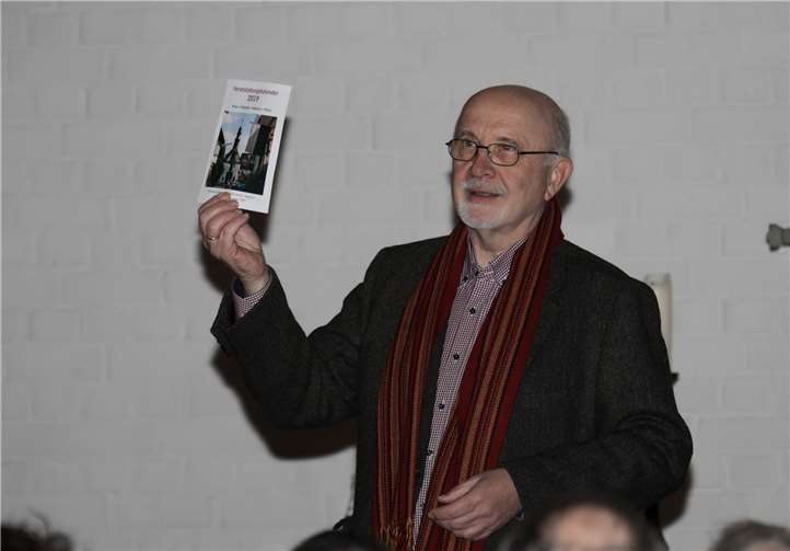 Michael Mertes vom Heimatverein erinnert an die kommenden Vorträge und den Veranstaltungskalender.Fotos: CEW