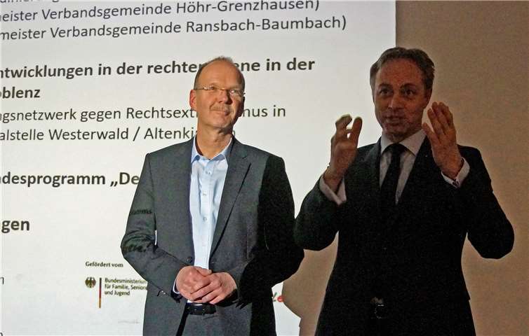 Michael Merz und Thilo Becker setzen sich im Rahmen des Projekts „Demokratie leben!“ nun gemeinsam gegen Rechtsextremismus ein. Fotos: MIH