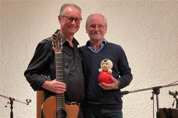 Michael Schaefer (l.) und Friedhelm Kappenstein (r.) erzählen in ihrem literarischen Konzert aus dem Alltag von Demenzerkrankten und deren Angehörigen.