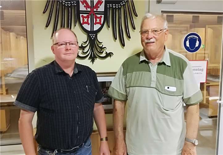 Michael Schenk, Mitglied der Andernacher Schützenbruderschaft, zum Leiter des Kreises 116 gewählt. Sein Vorgänger Bernd Fronnert, ebenfalls Andernacher Schütze, hat nach 40 Jahren ehrenamtlicher Arbeit für den Kreis und dem rheinischen Schützenbund, sein Amt übergeben.Foto: Privat