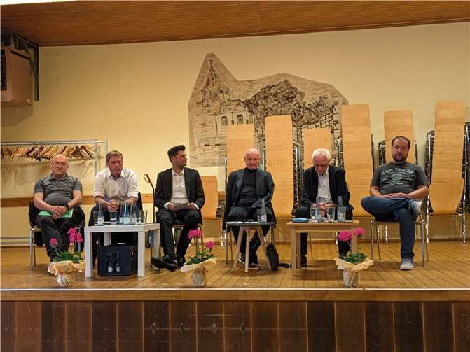 Kreis Ahrweiler: Bemühungen zum Hochwasserschutz reichen nicht aus Michael Schneider (CDU), Christoph Schmitt (SPD), Daniel Robbel, Ulrich van Bebber (FDP), Jochen Seifert (FWG), Christoph Scheuer (Grüne) (v.l.). Foto: ks