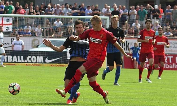 Michael Stahl fährt auch weiterhin gern zu einem Punktspiel nach Trier. Im Moselstadion traf „Stahli“ bereits nach zwei Minuten ins Tor und leitete so den zweiten Auswärtssieg der TuS ein.TH