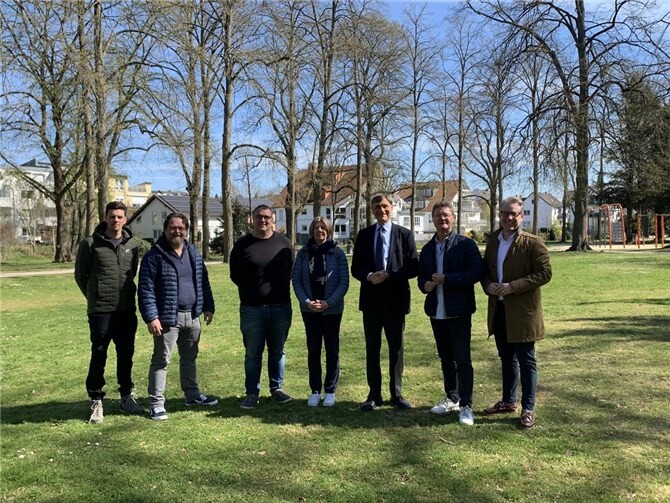 Michael Wershofen, Jens Heckenbach, Robert Helmrich, Cordula Simmons, Projektkoordinatorin der Else-Schütz-Stiftung, Dr. Johann Christian Meier, Geschäftsführer der Else-Schütz-Stiftung, Richard Lindner, Ortsvorsteher, David Bongart.  Foto:privat