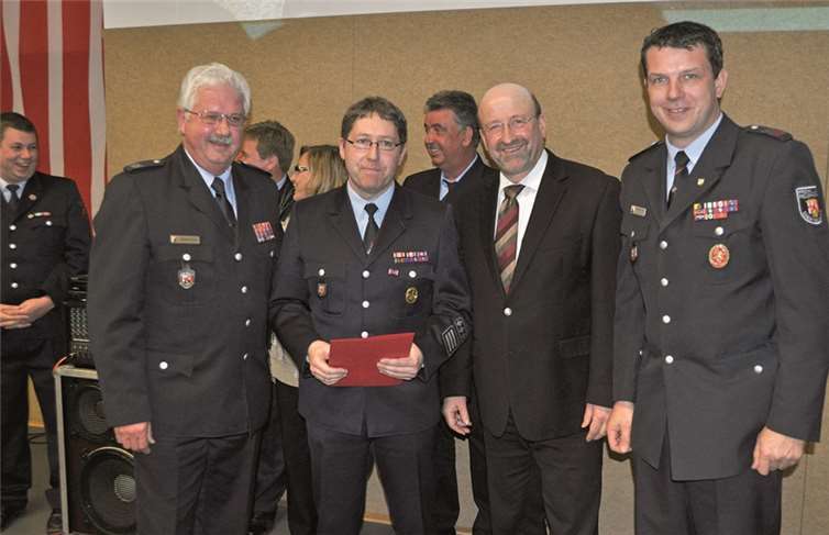 Michael Zimmermann (2.v.l.) wurde für sein langjähriges Engagement geehrt.AB