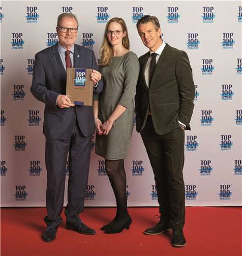 Michael und Beatrice Firmenich zusammen mit dem Schirmherrn Markus Lanz anlässlich der Preisverleihung.privat