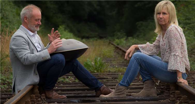 Michaela Abresch und Uwe Wagner treten mit „Kalt ruht die Nacht“ gemeinsam in der Stadtbibliothek Montabaur auf. privat