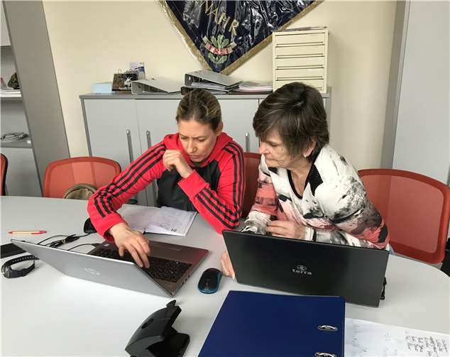 Michaela Buhl ist seit 20 Jahren leidenschaftliche Kampfsportlerin und Trainerin für Selbstverteidigung. Mit diesem Sport möchte sie neben ihren Aufgaben als Geschäftsstellenleiterin das Bewegungsangebot des TV06 bereichern.Foto: privat