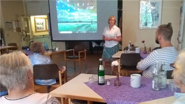 Michaela Wolff informierte über das Projekt „Wohnen für Hilfe“. Foto: privat