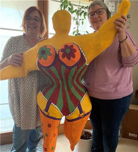 Michaele Wirth (li.) und Beate Ullwer organisieren in diesem Jahr das Kult(o)ürchen.  Foto: Elisa Schröder, Pressestelle Westerwaldkreis