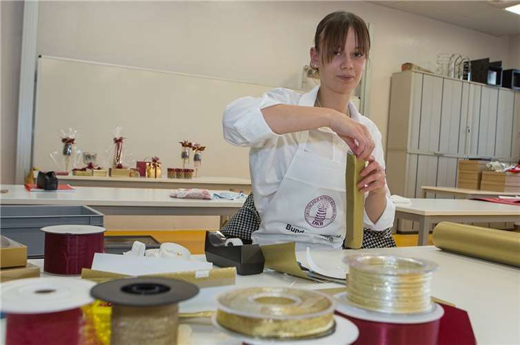Michelle Matlok ist Bundessiegerin im Leistungswettbewerb der Fachverkäuferinnen im Lebensmittelhandwerk, Schwerpunkt Konditorei.