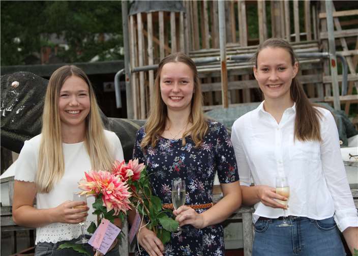 Michelle Müller, Svenja Clos (zukünftige Marktkönigin), Kim Clos.