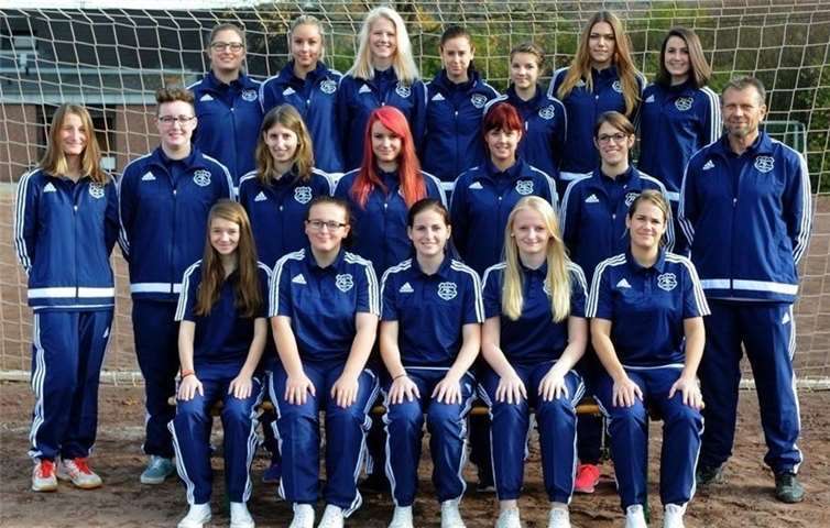 Michelle Sulewski (hintere Reihe, ganz links) wurde für ihr Engagement ausgezeichnet. SG Landskrone.