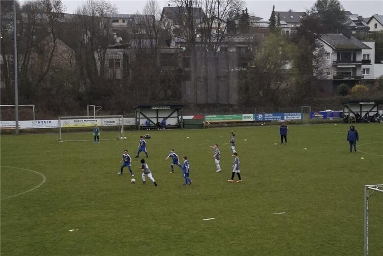 Mieses Wetter, starke Leistung: Die E2 siegte hoch in Zissen.