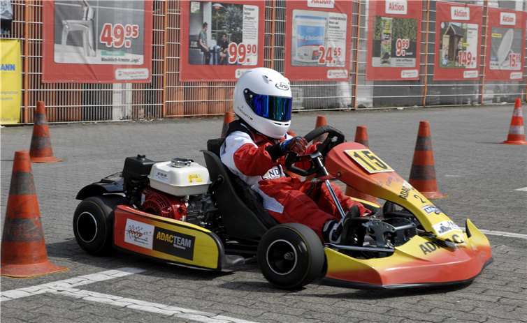 Mika Schmitt im Kart.