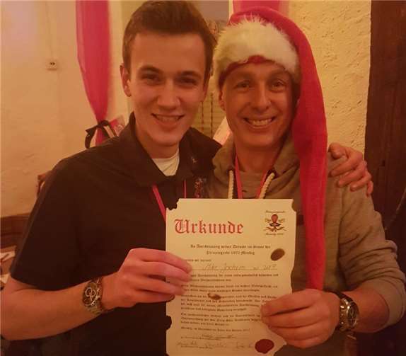 Mike Jochem wurde von Prinz Nico I. die Siegerurkunde überreicht. privat