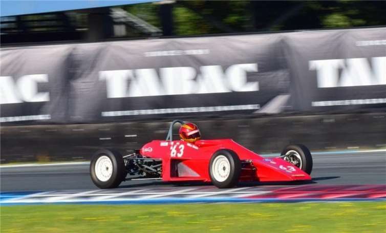 Mike Klebe mit seinem Formel Ford 1600 auf dem TT Circuit Assen.  Foto: Markus Stiefken