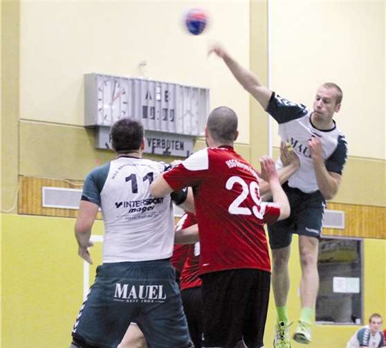 Mike Ribbe, der aktuelle Torschützenkönig der Oberliga bleibt der HSG trotz anderer Angebote erhalten. Privat