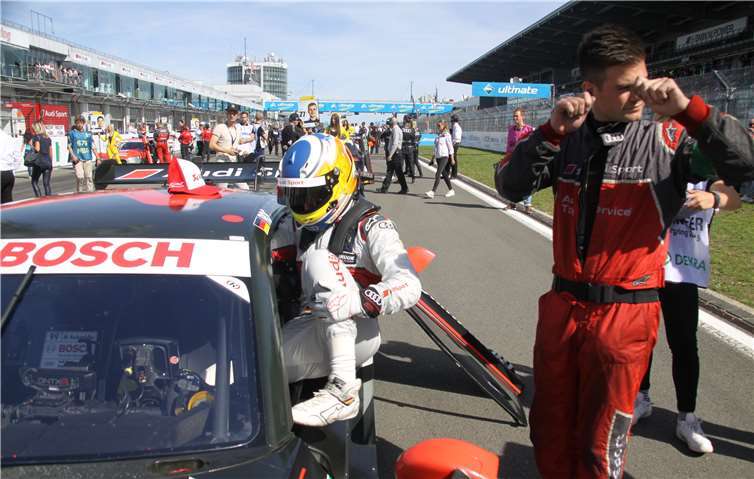 Mike Rockenfeller: „Mit Platz zwei und drei haben wir Fahreraus der DTM im Land des Lächelns bewiesen, wie stark wir sind.“ Fotos: