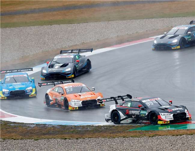 Mike Rockenfeller im Audi RS5, DTM-Nummer 99, am Samstag mit heftigem Regen.