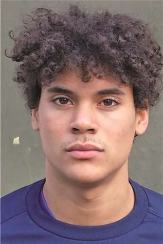 Miles Feleke Tafes, 22 Jahre, offensives Mittelfeld. privat