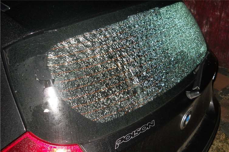 Mindestens 11 Autos wurden erheblich beschädigt. Foto: Polizei