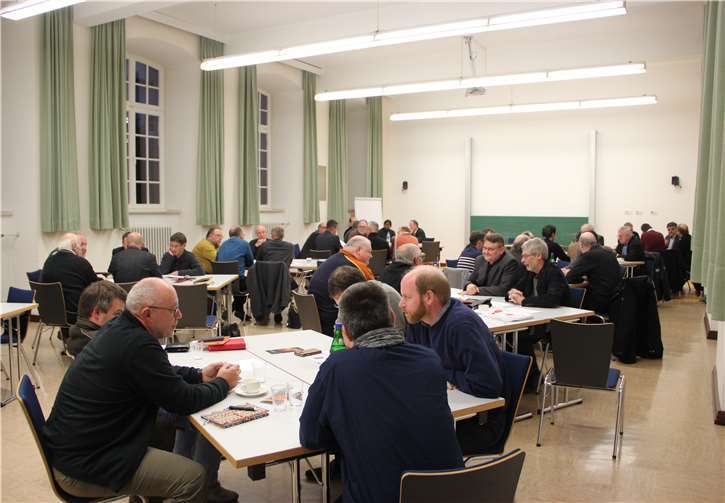 Mindestens zweimal jährlich treffen sich die Priester bei einer Vollversammlung. Privat