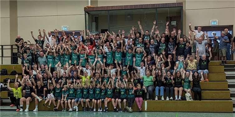 Ming Hätz schläät jrön – die Rheinbacher Handballer begrüßen die Saison 2023/24.  Copyright: Carola Laun
