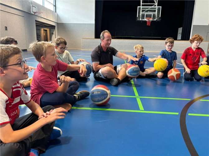Basketballbegeisterung an der Schillerschule: Projekttage mit viel Einsatz Mini-Turniere und große Talente: Drei Tage Basketball an der Schillerschule.