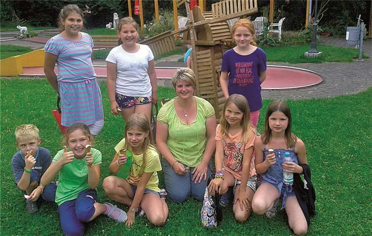 Minigolf, Eis und gesellige Stimmung - so ließ es sich für alle Beteiligten aushalten. privat