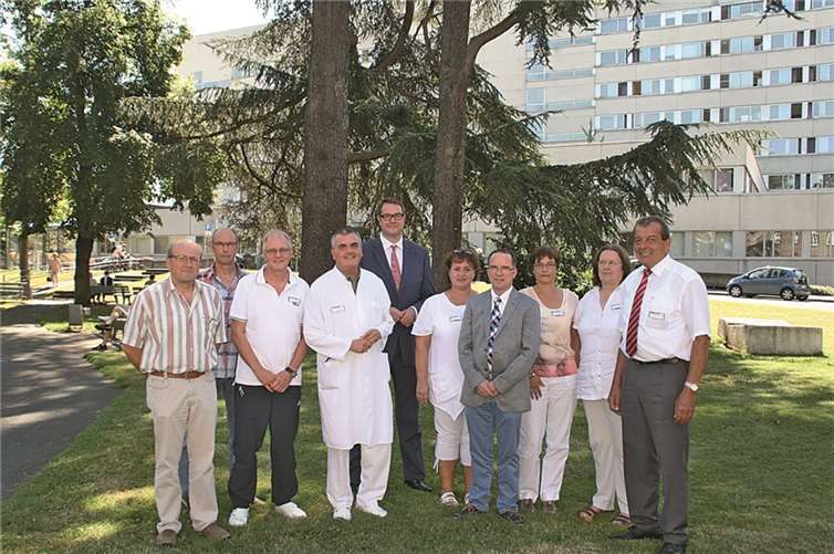 Minister Schweitzer (Mitte) traf sich mit den Betriebsräten des Gemeinschaftsklinikums Koblenz-Mayen.privat