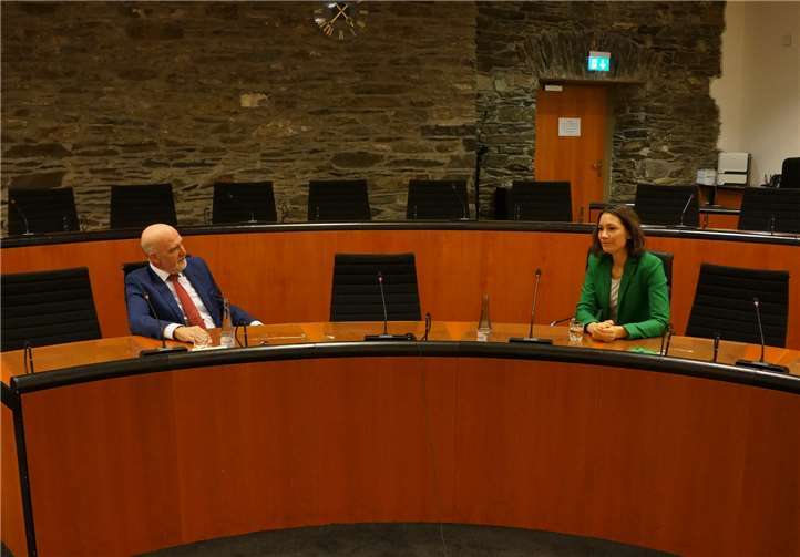 Ministerin Anne Spiegel sprach mit Alfred Adams auch über die verschiedenen Corona-Maßnahmen. Foto: privat