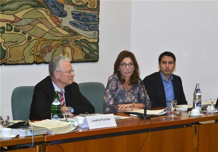 Ministerin Frau Sabine Bätzing-Lichtenthäler stellt sich den Fragen der Kreistagsmitglieder.