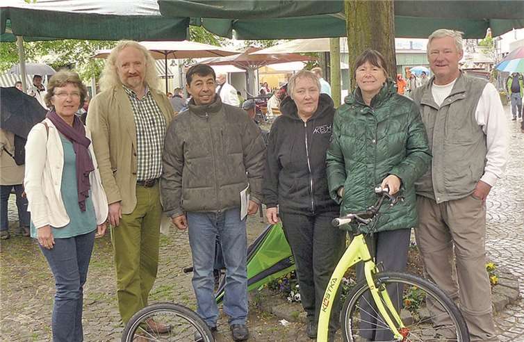 Ministerin Höfken mit MdL Wolfgang Schlagwein, Grünen-Ortsvorsitzender Karin Keelan, Stadtratsmitglieder Volker Thehos und Ali Tzinali mit Brigitte Giraud. Fr. Bliss
