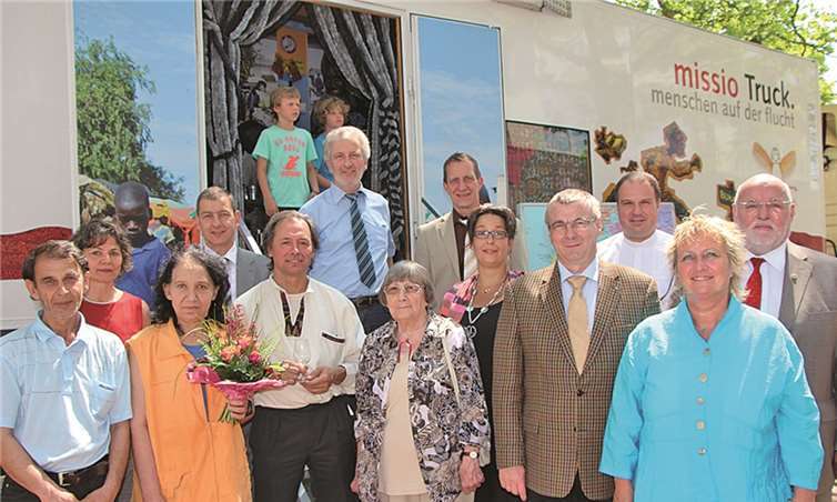Ministerin Irene Alt, Landrat Dr. Alexander Saftig, Dechant Jörg Schuh, die VG Bürgermeister Seibeld und Mumm erhielten mit zahlreichen Besuchern in der mobilen, multimediale Ausstellung einen kleinen Eindruck darüber, wie es sich anfühlt, auf der Flucht zu sein. privat