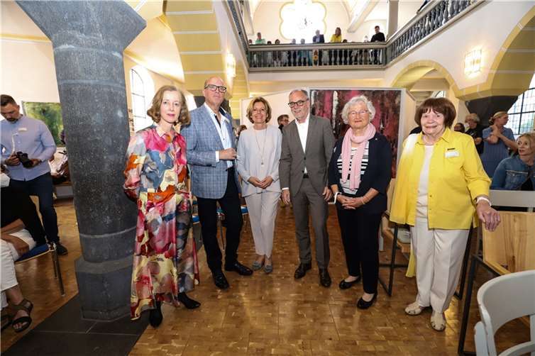 Ministerpräsidentin Malu Dreyer (3.v.li.) freute sich über ihren vierten Besuch bei den Kunsttagen.  Fotos: EP