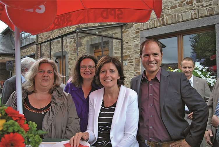 Ministerpräsidentin Malu Dreyer, Generalsekretärin Andrea Nahles und die OV-Mitglieder aus St. Sebastian trafen sich zum Dialog.  privat