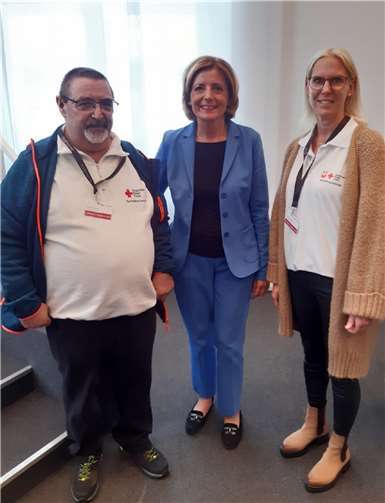 Ministerpräsidentin Malu Dreyer (Mitte) mit Manfred Hamza (Cochem) und Monika Wörner (Faid). Foto: privat