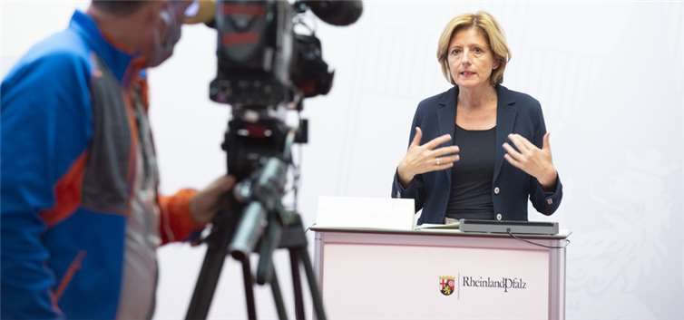 Ministerpräsidentin Malu Dreyer bei der Pressekonferenz zur gemeinsamen Strategie von Land und Kommunen bei der Corona-Bekämpfung. Copyright: © Staatskanzllei RLP/Pulkowski