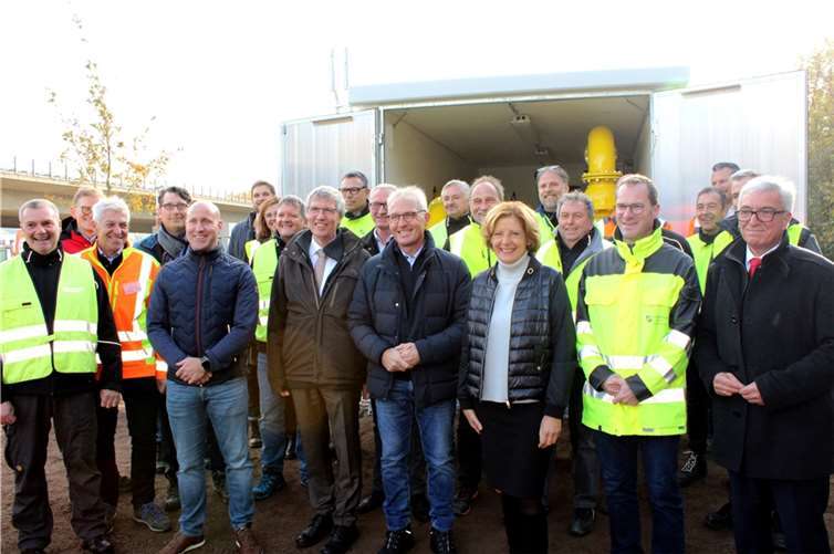 Ministerpräsidentin Malu Dreyer dankte allen, die an der schnellen Errichtung der Erdgas-Hochdruckleitung beteiligt waren. Fotos: DU
