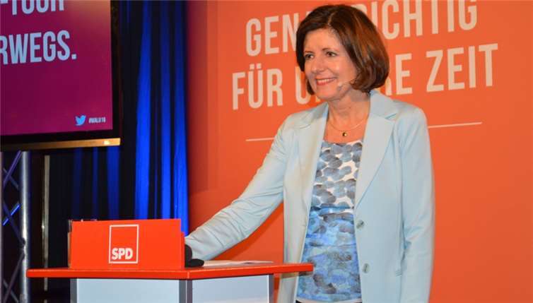 Ministerpräsidentin Malu Dreyer im Foyer der Rheinhalle in Remagen. Foto: Archiv/AB