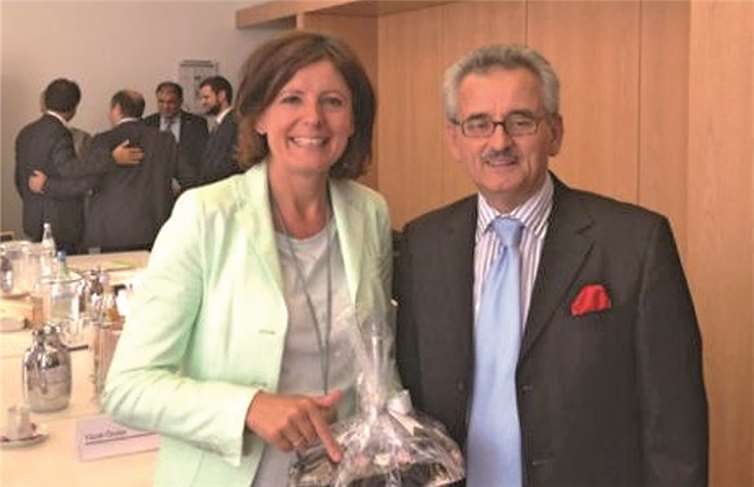 Ministerpräsidentin Malu Dreyer mit Erol Zengin.PS