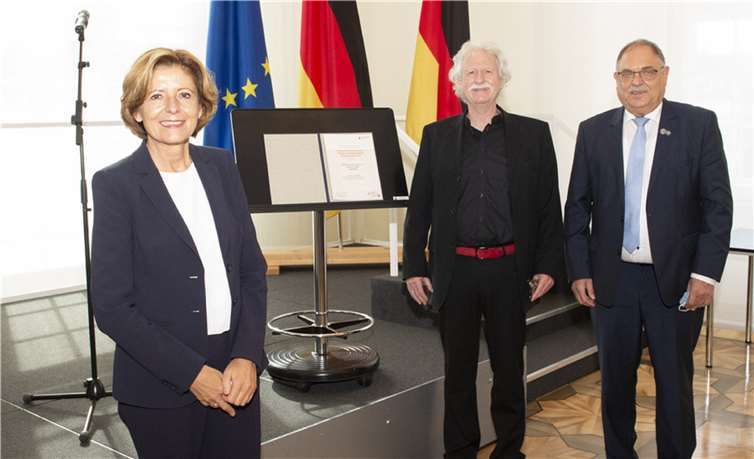 Ministerpräsidentin Malu Dreyer mit Tom Moog und Günther Bomm vom Förderkreis Abtei Sayn e.V.Foto: Staatskanzlei RLP/Pulkowsk