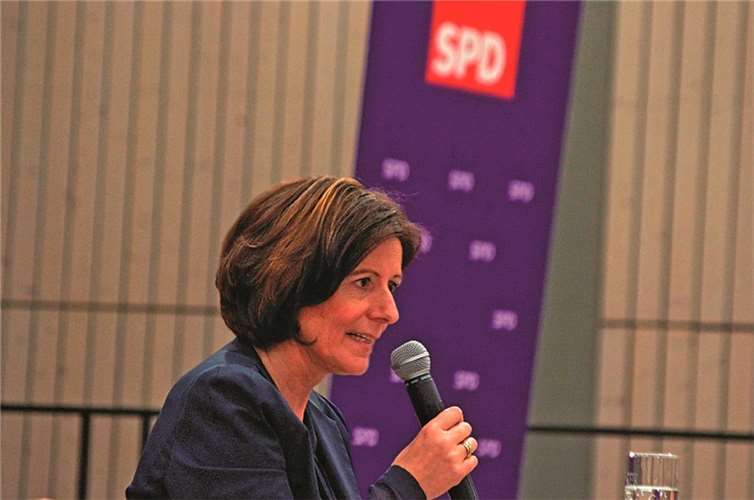 Ministerpräsidentin Malu Dreyer warb bei den SPD-Genossen für die Unterstützung des Koalitionsvertrages, über den die Parteimitglieder abstimmen.