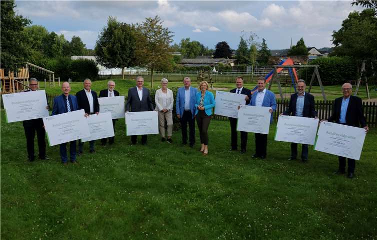 Miniterin Julia Klöckner übergab die Förderbescheide. Foto: BMEL / Mewes
