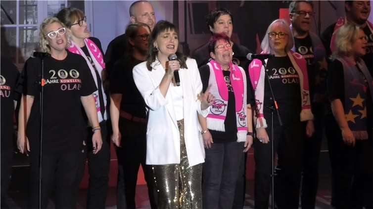 „Mir sinn Karneval“ heißt dieneue Hymne, die am Abend ihre Premiere feierte.