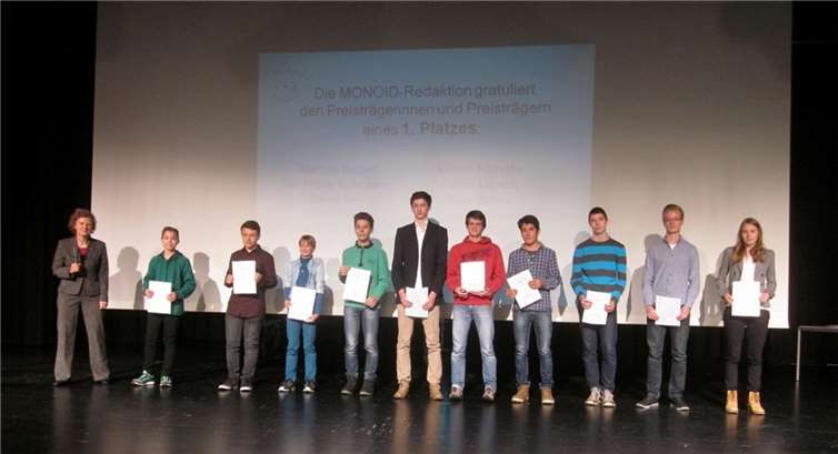 Miriam Gerharz (1. v. re.) während der Preisübergabe des MONOID-Wettbewerbs.Privat