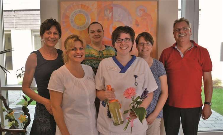 Miriam Stollenwerk besteht erfolgreich das Altenpflege-Examen. privat